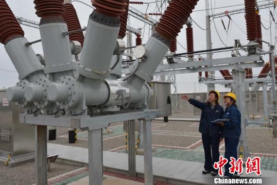 中蒙邊境烏拉斯臺口岸正式通電