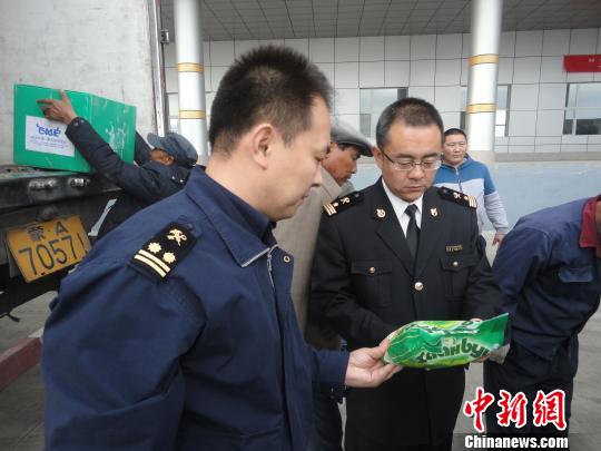 首屆中蒙博覽會召開在即中蒙最大陸路口岸通關忙