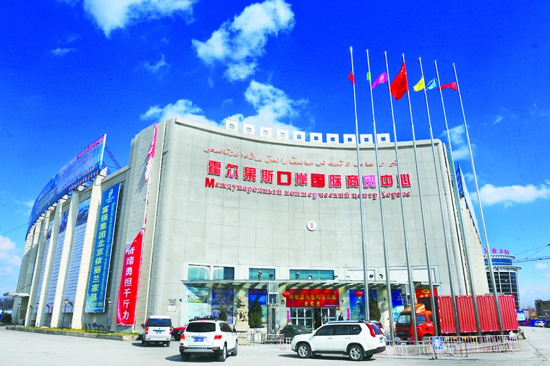 新疆霍爾果斯市，與哈薩克斯坦隔霍爾果斯河相望。這座距離中國內陸最遠的口岸城市，成為絲綢之路經濟帶上一顆冉冉升起的新城