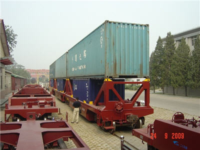 三聯(lián)關(guān)節(jié)式集裝箱專用車