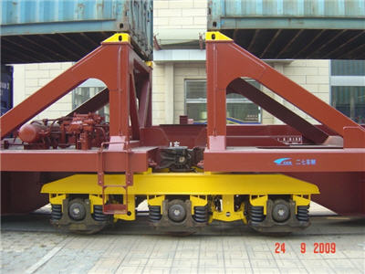 三聯(lián)關(guān)節(jié)式集裝箱專用車
