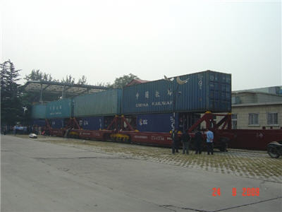 三聯(lián)關(guān)節(jié)式集裝箱專用車