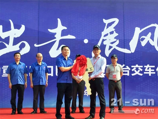 同力重工百臺產品出口巴基斯坦 助建“一帶一路”