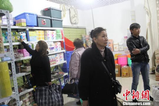 新疆霍爾果斯特區貿易額激增中國商品走俏中亞（圖）