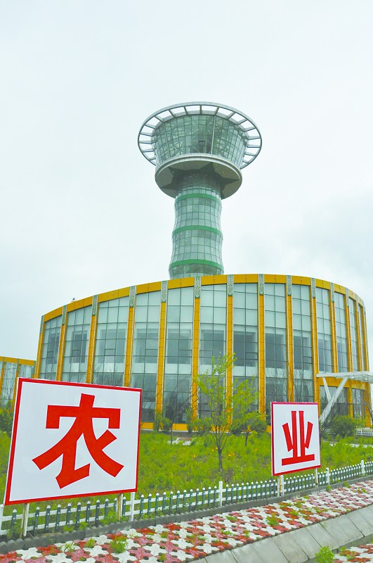 黑龍江省與俄羅斯漫長的邊境線是以黑龍江和烏蘇里江兩條江水為界，而隸屬于雙鴨山市的饒河縣，就位于烏蘇里江中下游，與俄羅斯隔烏蘇里江相望，邊境線長達128公里。