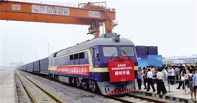 【豫見國際-圖片（頁面標題：“四條絲路”撐起內(nèi)陸開放高地）】鄭州：“四條絲路” 撐起內(nèi)陸開放新高地