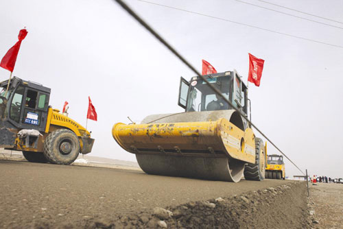 新疆喀什—伊爾克什坦口岸公路10月底通車
