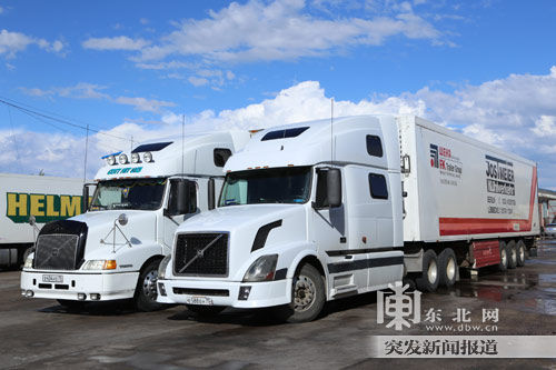 滿洲里物流中心內俄羅斯的貨運車輛。東北網記者王忠巖攝