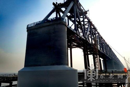 27億！中俄邊境首座跨江鐵路大橋主橋體完工